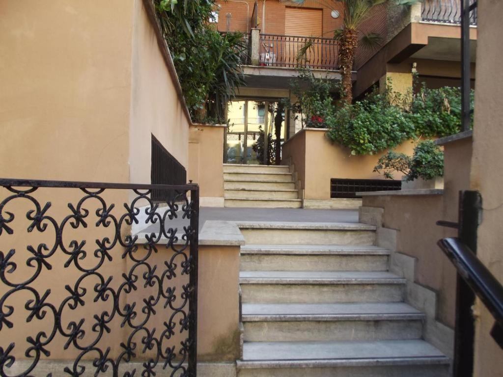 Guest House Domus Gratia Russo Rome Exterior photo